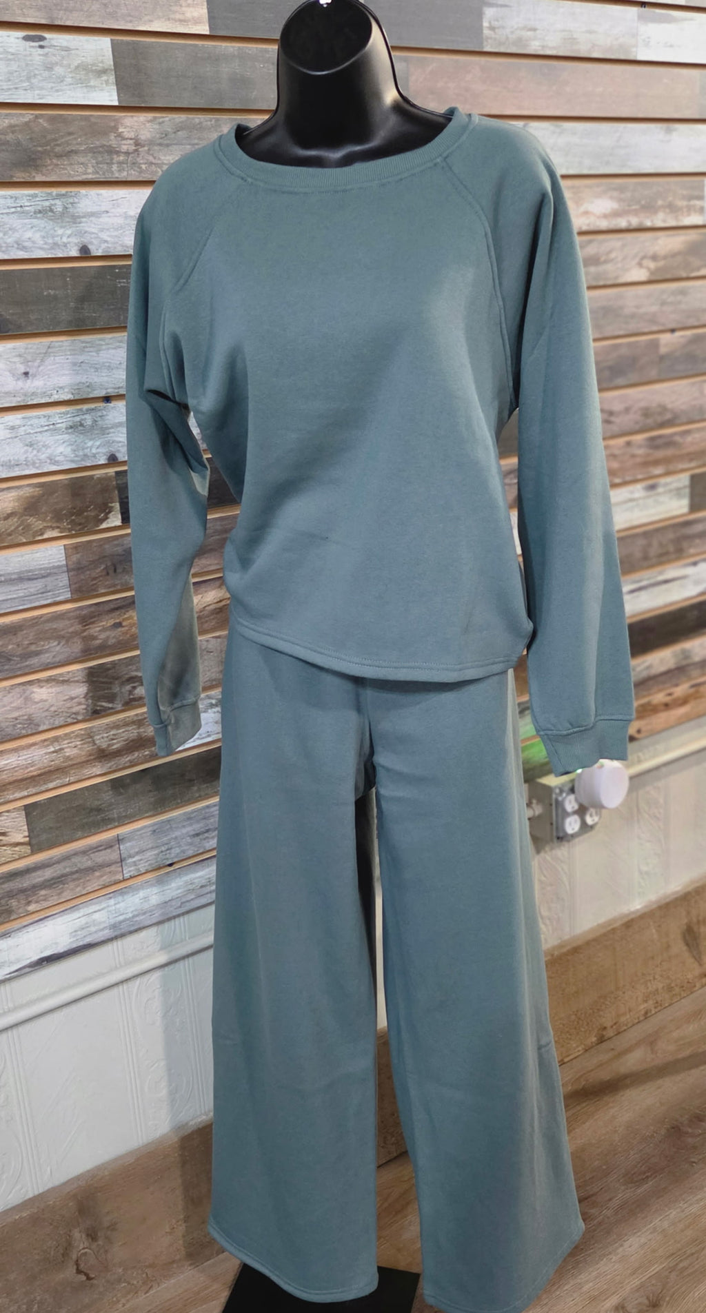 Fleece Raglan Sleeve Pullover & Sweatpants
